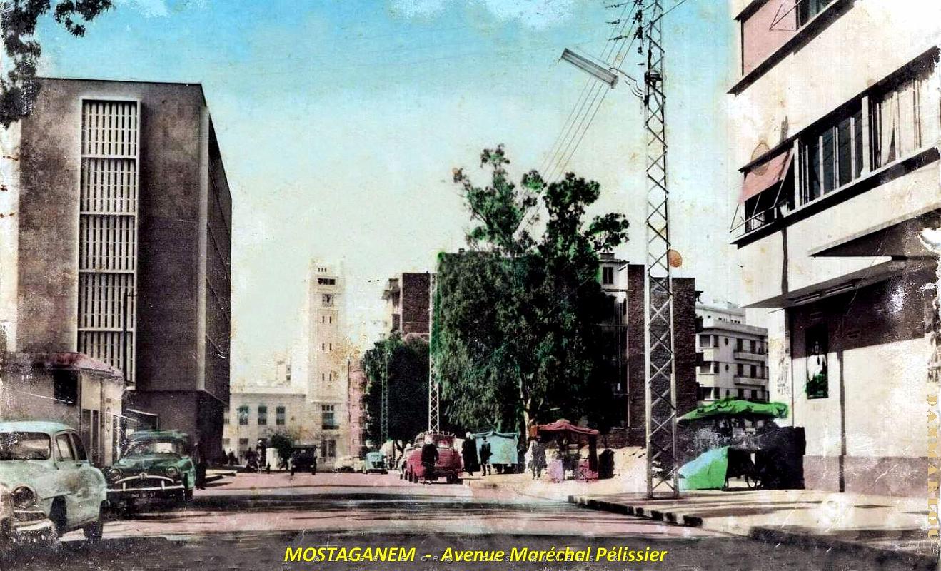 Mostaganem - Avenue Marechal Pelissier - Cinema Colisee a  droite.jpg